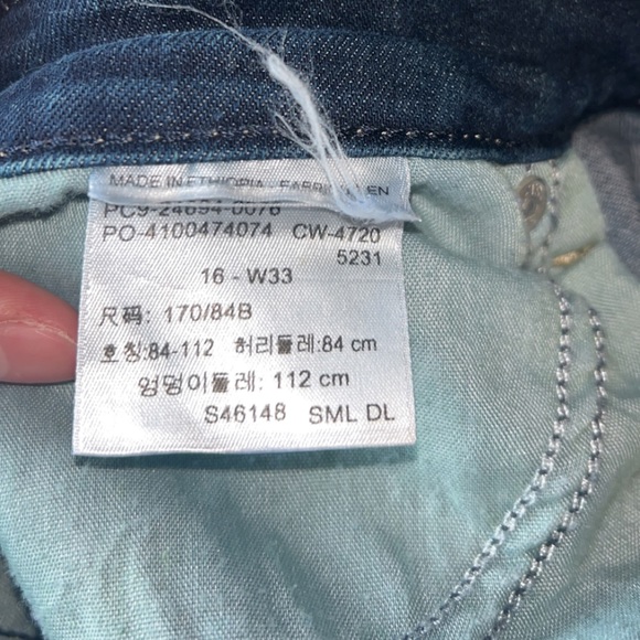 Levi’s Capris - Picture 2 of 5